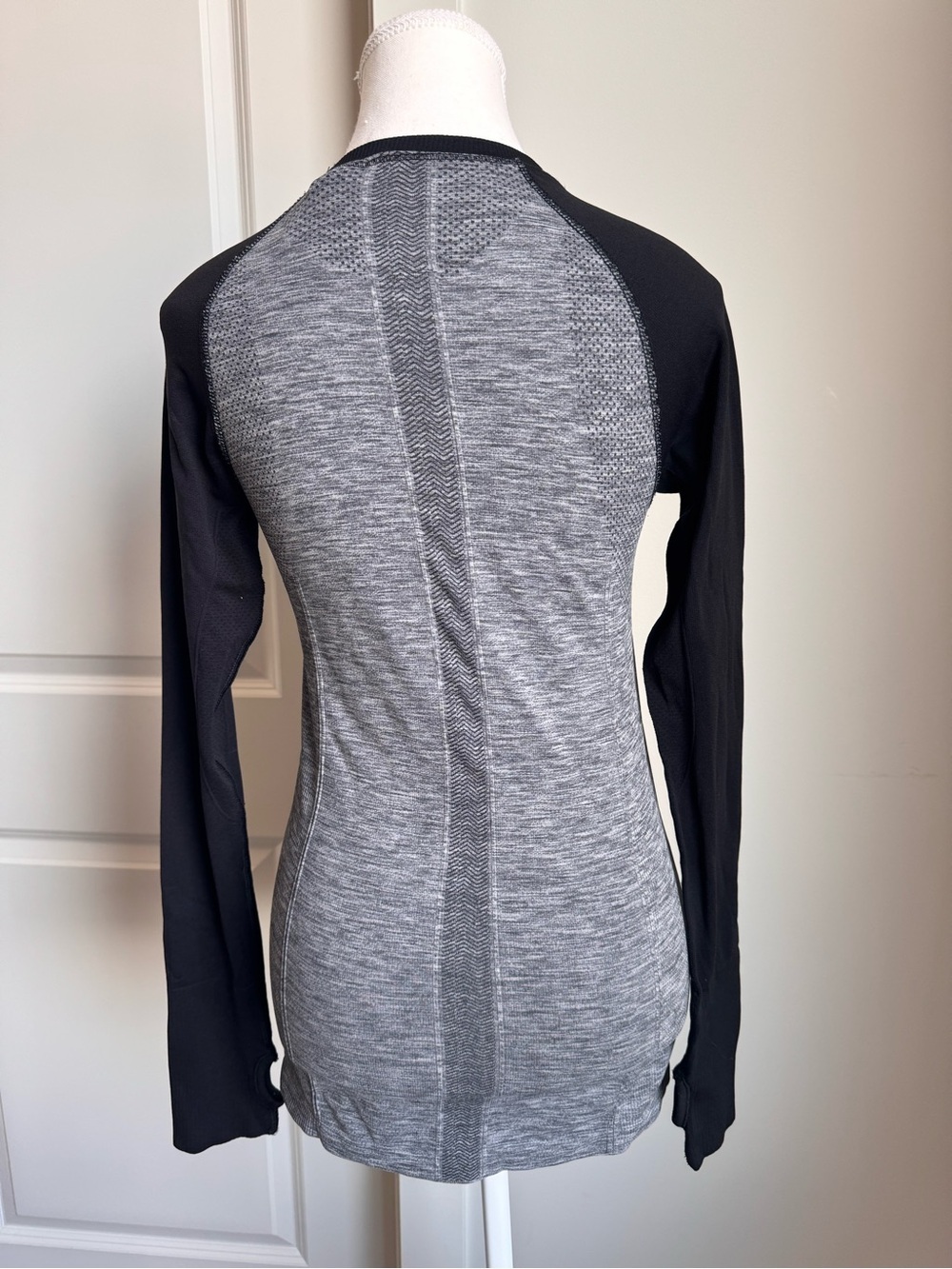 H&M Women's Grey & Black Long Sleeve Performance Top - Picture 8 of 8